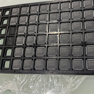 Chip XC95144XL-7TQG100C dei componenti elettronici CI